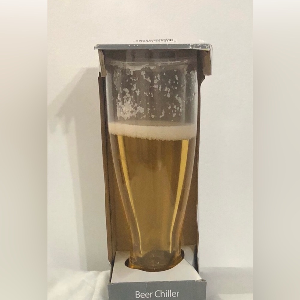 Beer chiller cup to enjoy gold beer.